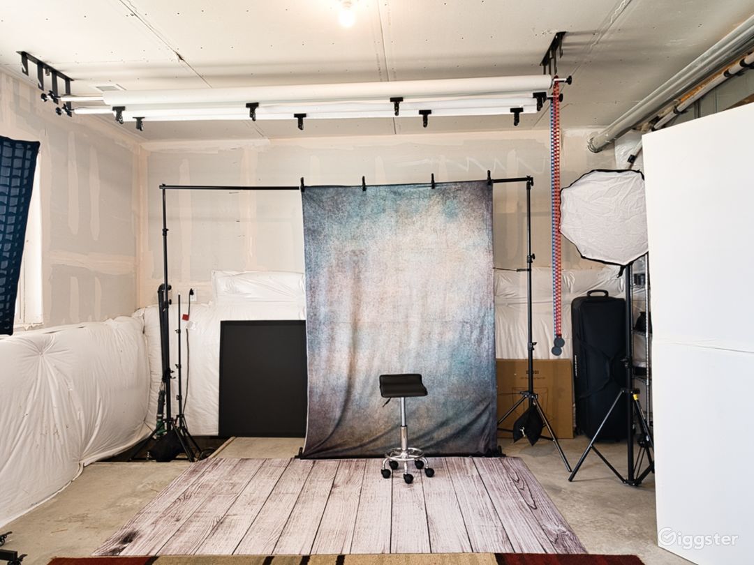 Creative Space with Great Natural Light &amp; Backdrop Photo 2