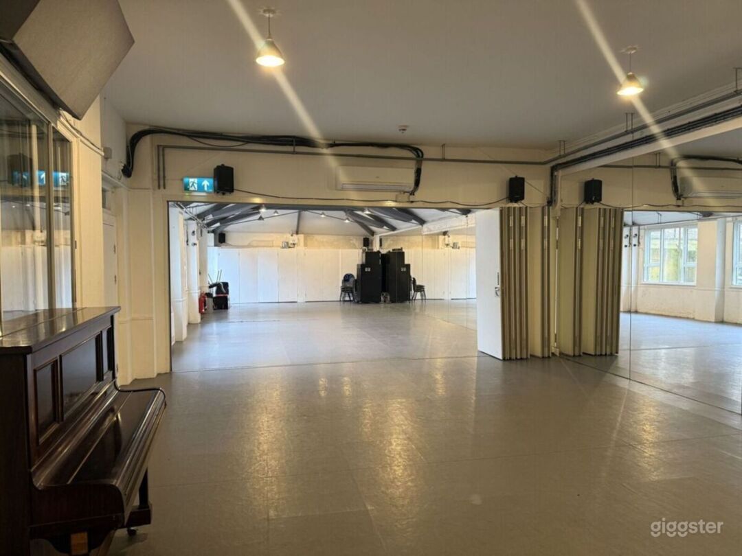 This is the studio which can be closed off with the moveable wall, this part of the studio has a piano, mirrors and sound system