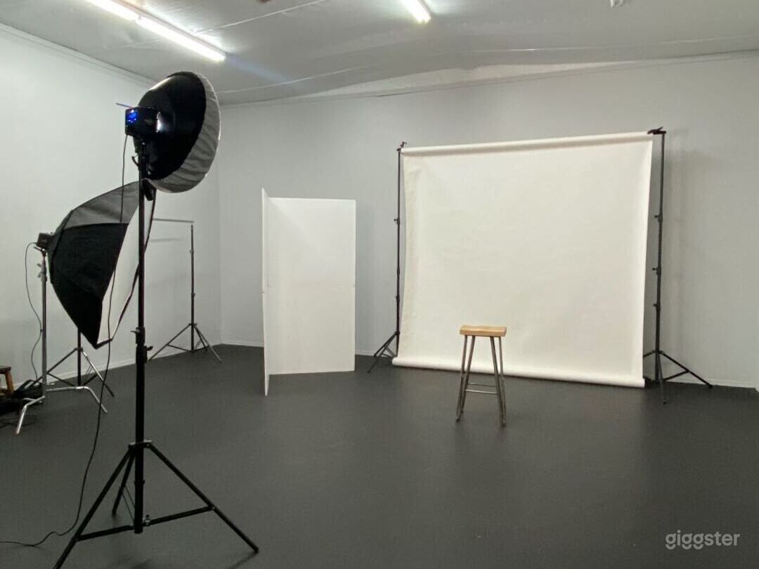 Versatile Photo Studio &amp; Classroom Rental Photo 3