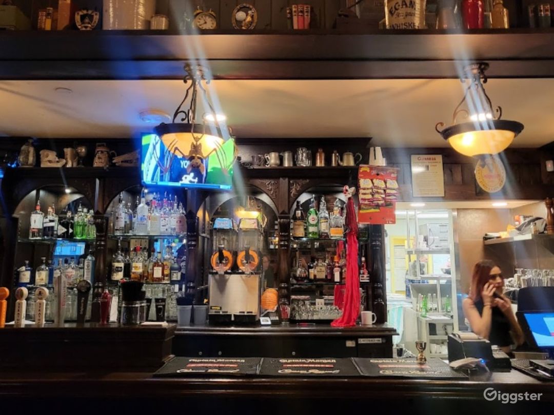Energetic Downstairs Dining and Bar in Vancouver Photo 3