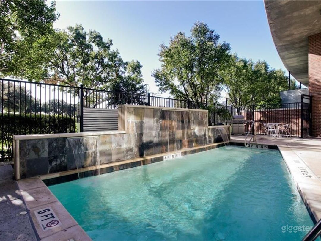 Refreshing Pool Area Photo 2