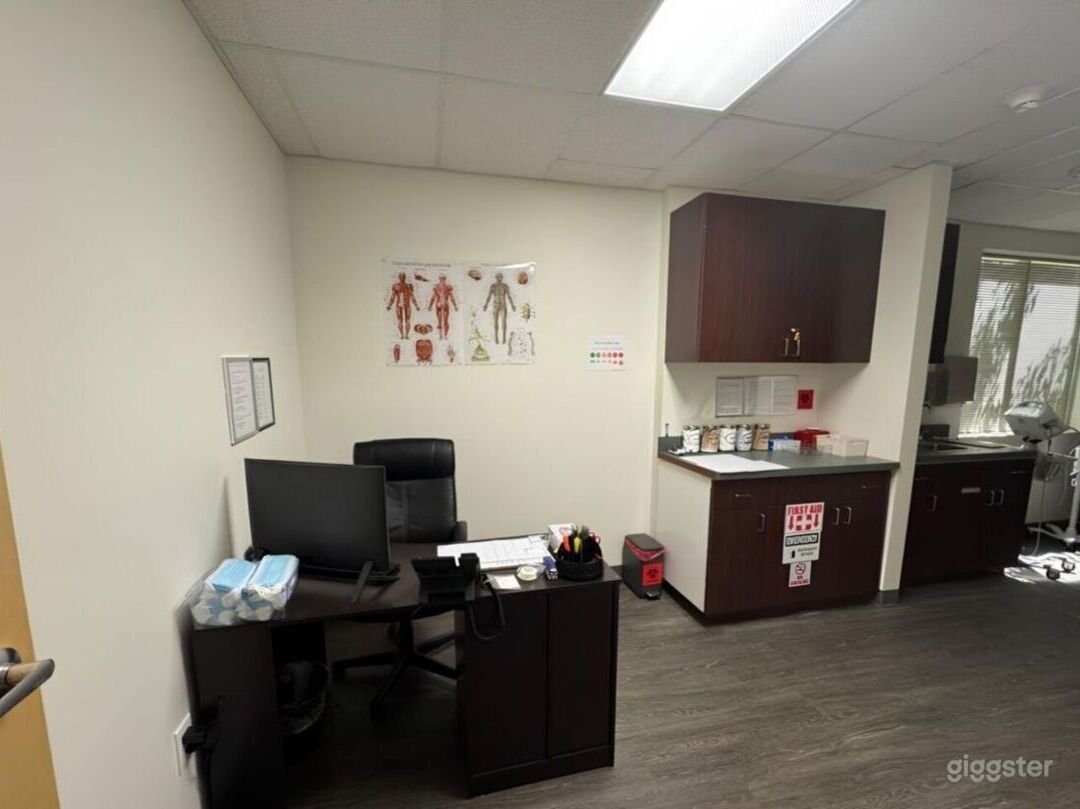 Small Hospital Consultation Room Photo 2
