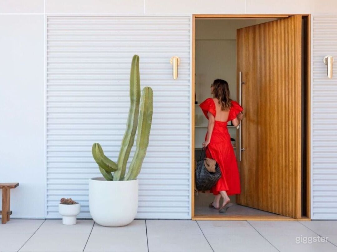 Panorama House with Desert View Photo 4