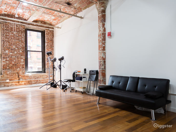 Great Location Studio:Natural Light Full Equipment Photo 2