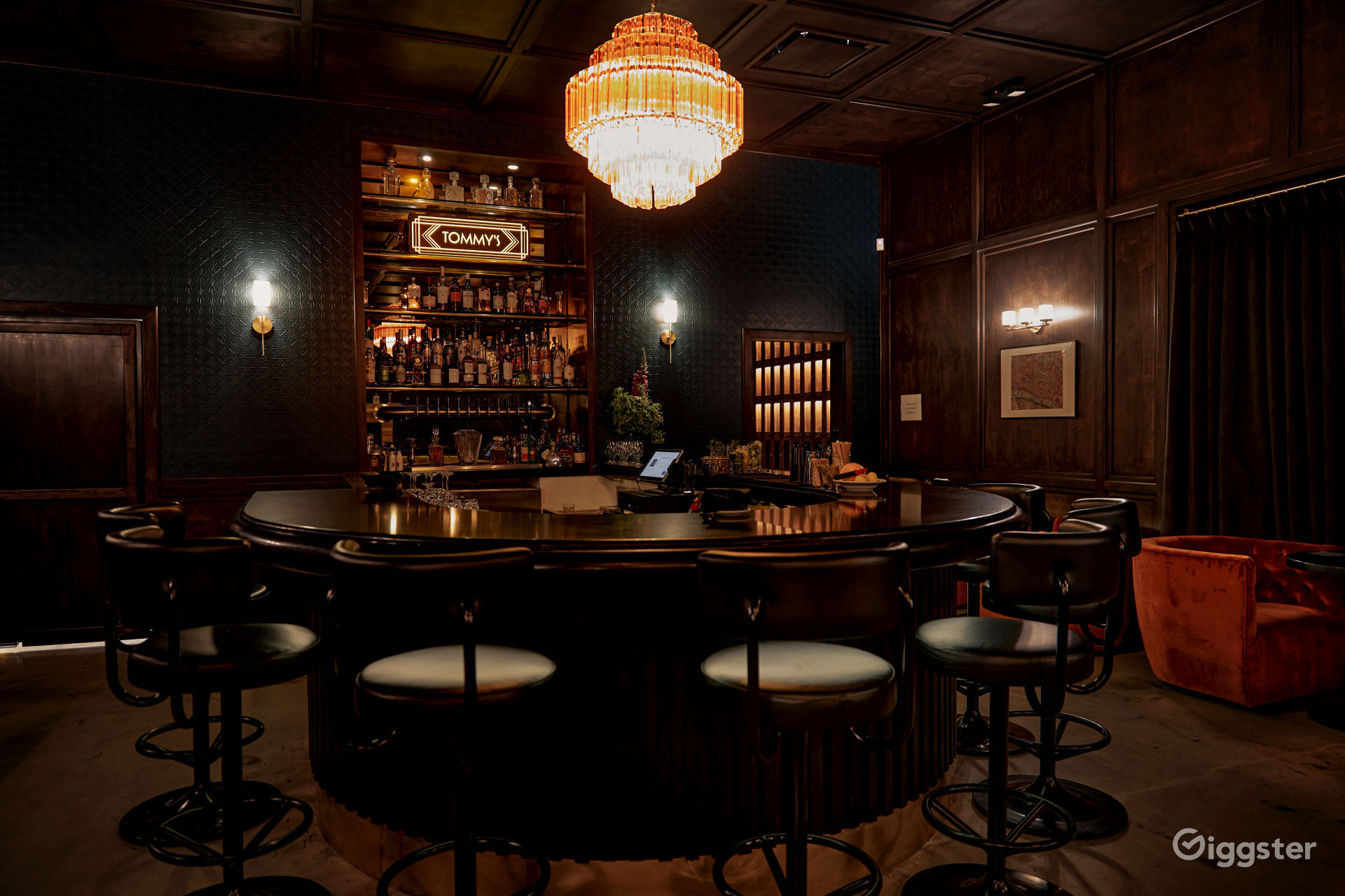BEAUTIFUL SPEAKEASY BAR AND LOUNGE WITH FIREPLACE Rent this location