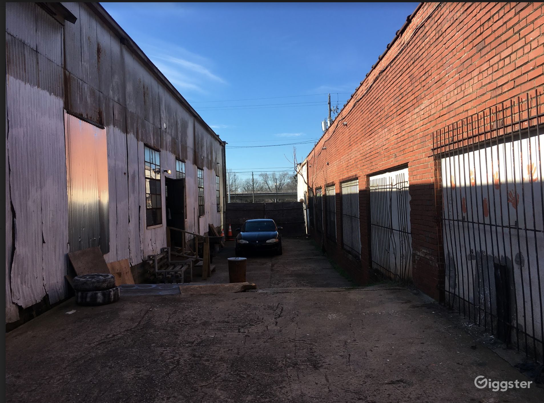 Urban Downtown Warehouse Studio with Open Space Rent this location on