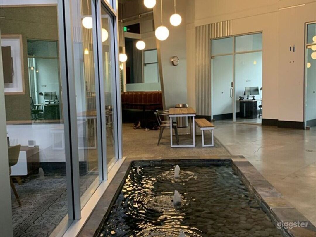 Versatile Common Area: Your Ideal Workspace Photo 3