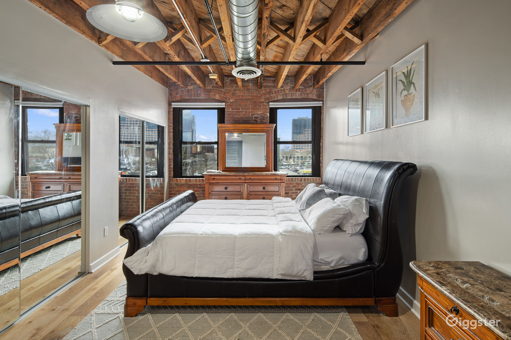 Picture of Urban Industrial Loft with Lots of Natural Light | Rent this location ...