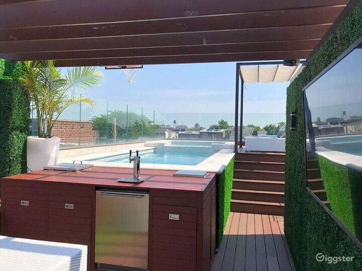 Modern Luxury Home, Spacious Rooftop Deck with Pool and Amazing City ... - Luxury Homes With Rooftop Pool And Master Suite