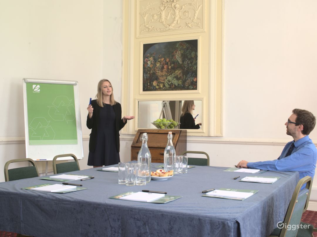 Moore Room Photo 2