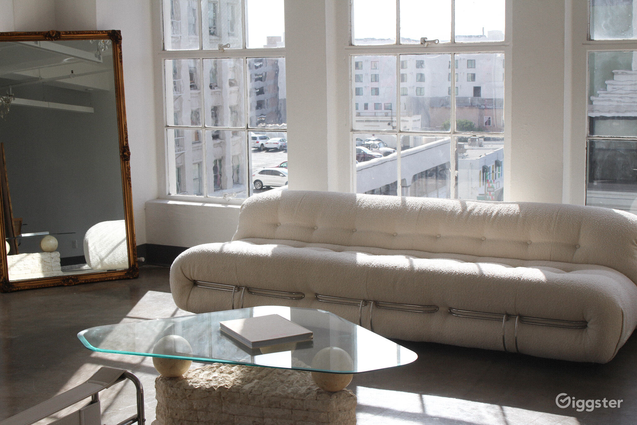 DTLA Large Natural Light Corner Loft Photo Studio Rent this location