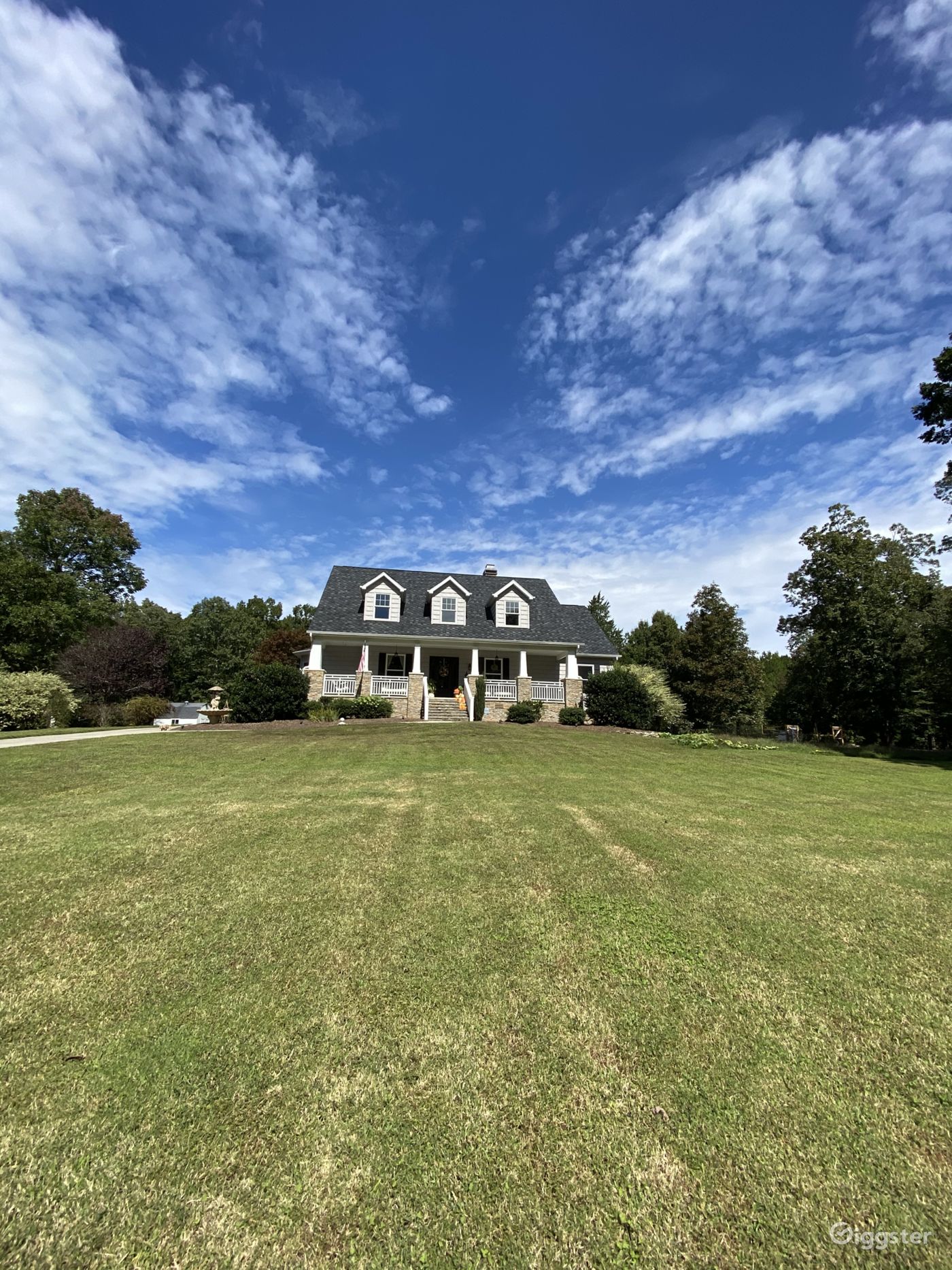 Southern Home with 27 acre and Barn Rent this location on Giggster
