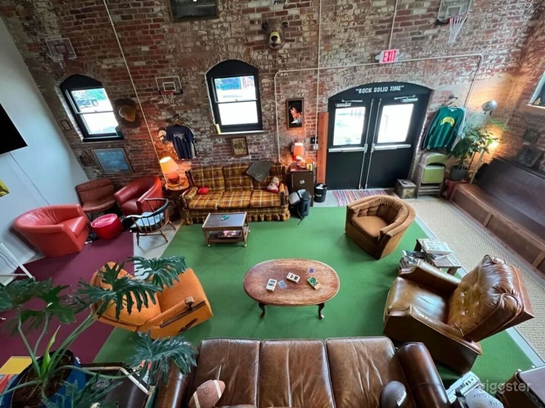 Versatile Private Event Space with Lounge, Bar &amp; Games Photo 2