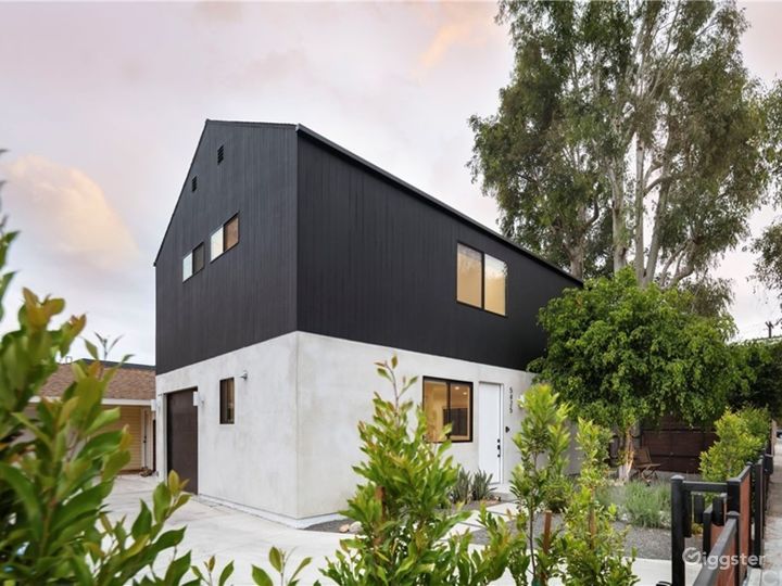 Contemporary Home in Highland Park Rent this location on Giggster