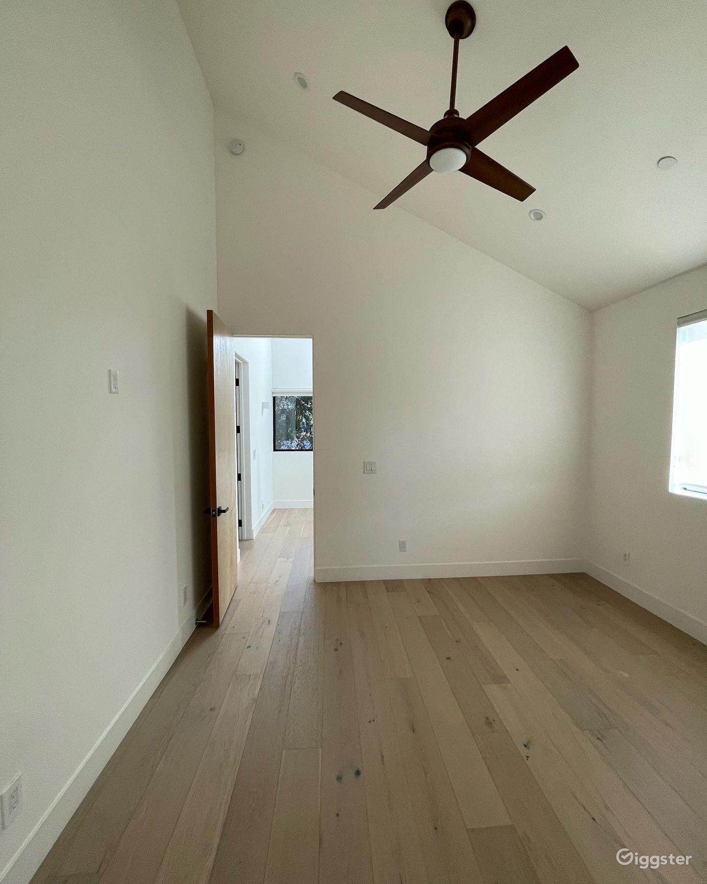 Contemporary Home in Highland Park Rent this location on Giggster