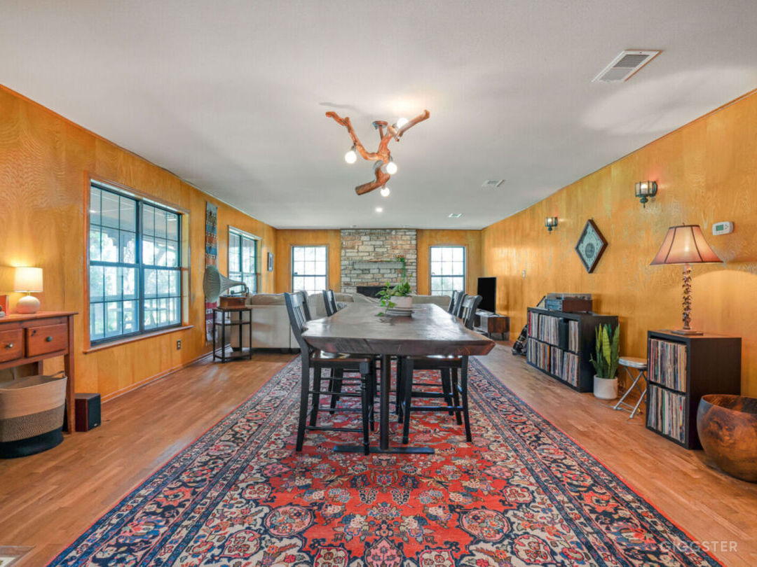 Hill Country Cabin on 2.5 Acres Beautiful Views Photo 3