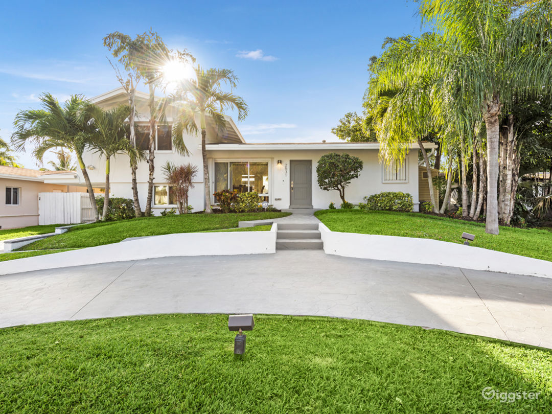  CASA TUA: MID-CENTURY MODERN WATERFRONT PARADISE 