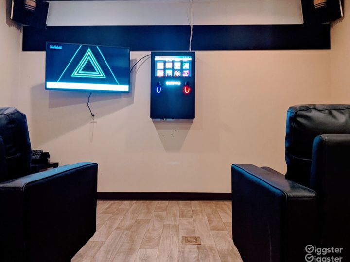 Karaoke Party Room for 12 Guests Rent this location on Giggster