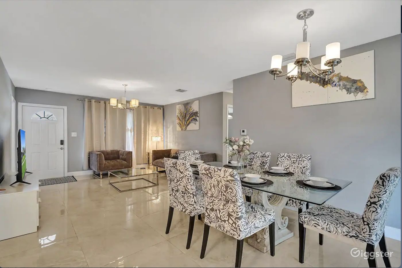 Modern Home Near Beach & Las Olas w/ Huge backyard Rent this location