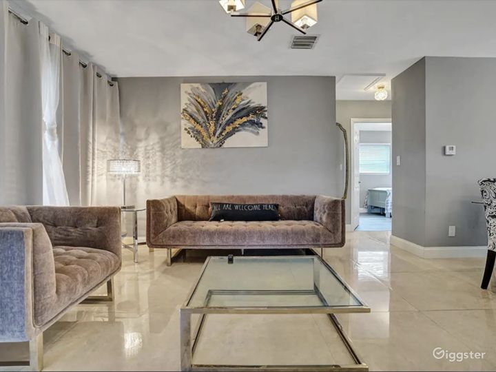 Modern Home Near Beach & Las Olas w/ Huge backyard Rent this location