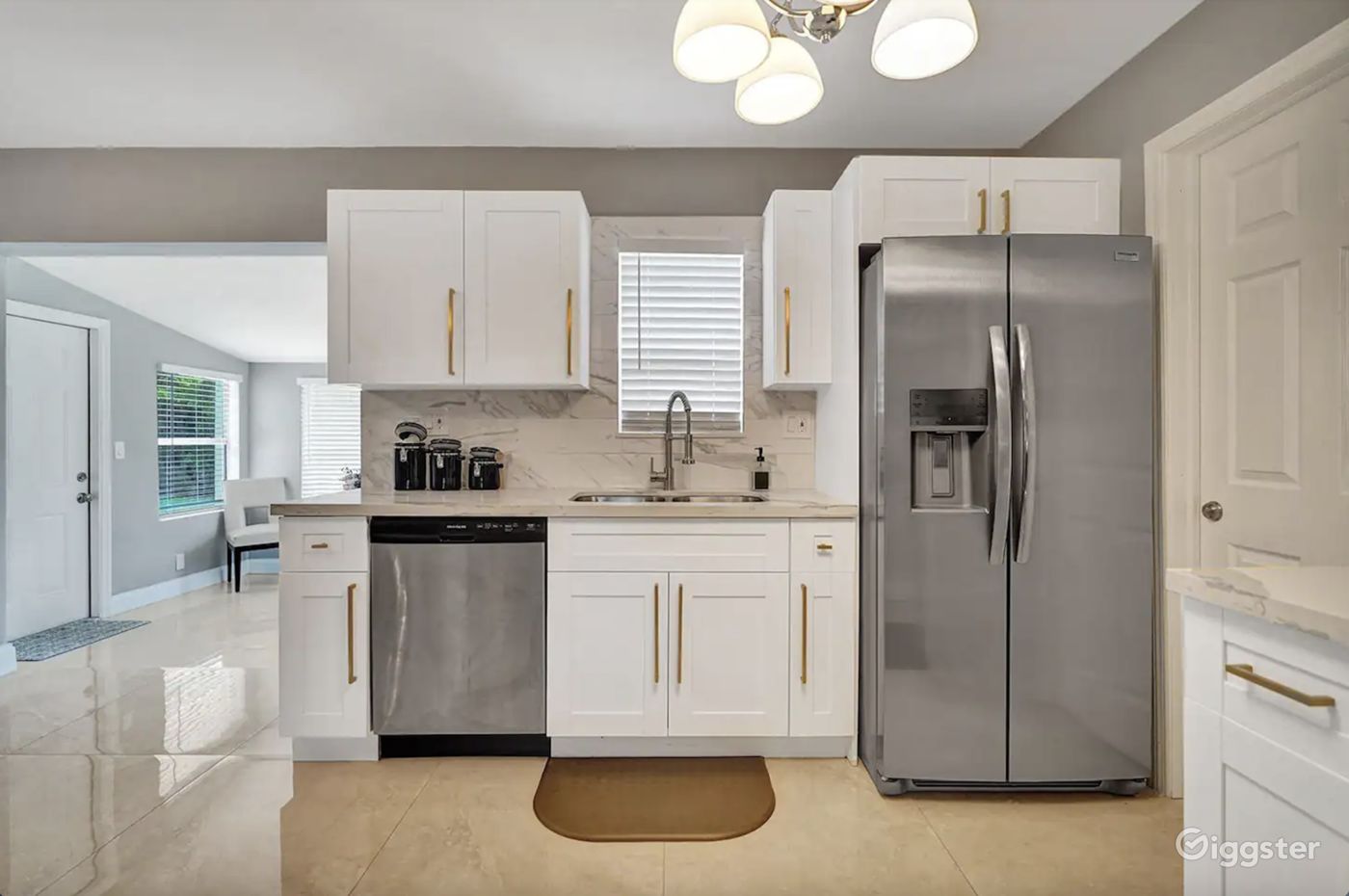 Modern Home Near Beach & Las Olas w/ Huge backyard Rent this location