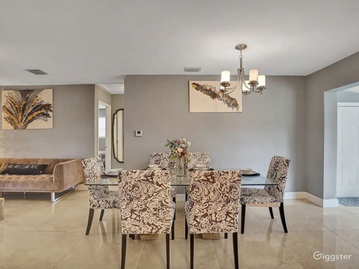 Modern Home Near Beach & Las Olas w/ Huge backyard Rent this location