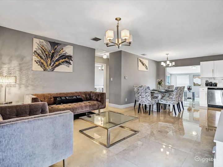 Modern Home Near Beach & Las Olas w/ Huge backyard Rent this location