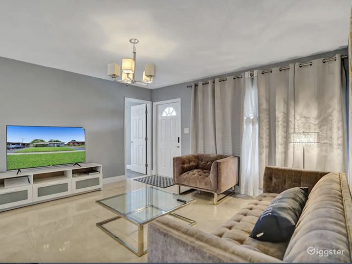 Modern Home Near Beach & Las Olas w/ Huge backyard Rent this location