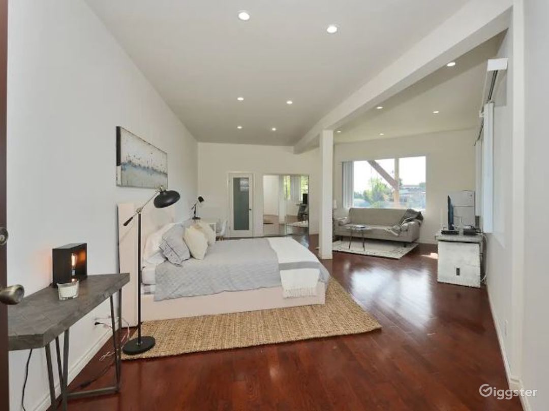 The Great Hollywood Hills Private Guest House Rent this location on
