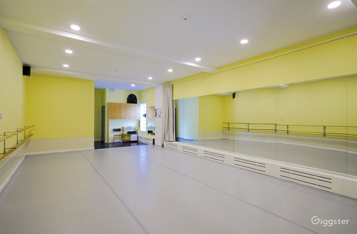 Banana Studio Warm & Dance Studio 3 Rent this location on