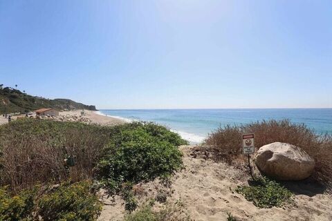 Point Dume Westward Beach Photo 44