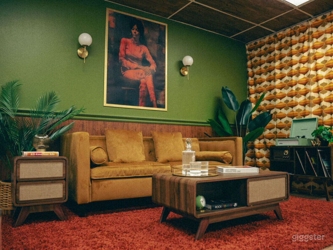 7 Sets in Simi - Podcast Sets, Retro Set &amp; More Photo 2