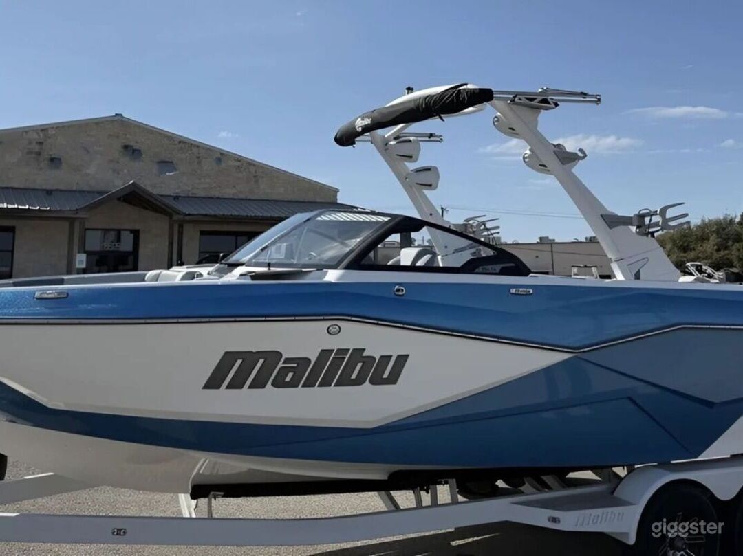 Malibu 25 LSV Wake Boat • Watersports + Party Cove Photo 1