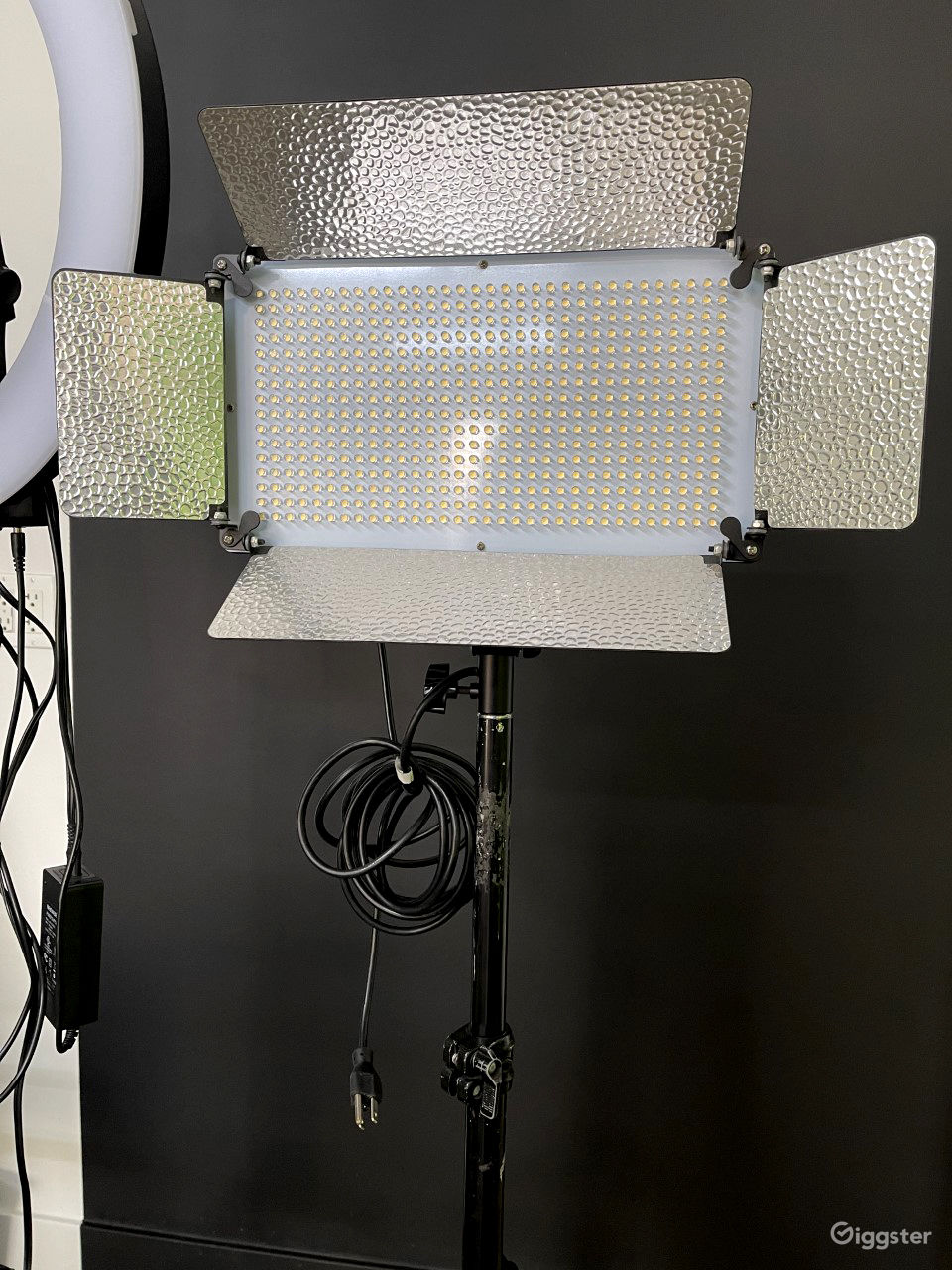 Large Professional Studio with Natural Light Rent this location on