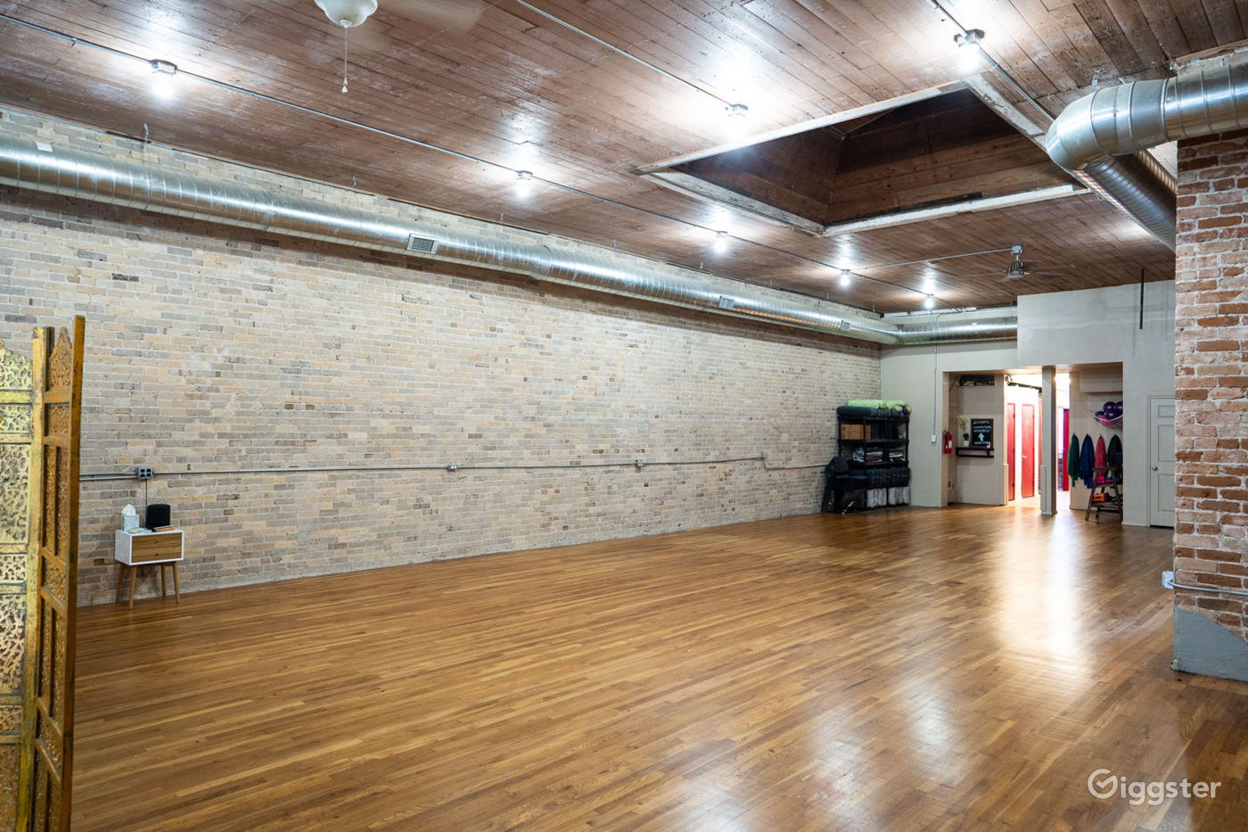 Large historic studio space with exposed brick Rent this location on