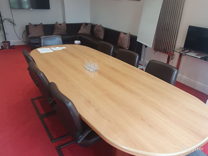 Castle Donington Executive Room Rent this location on Giggster