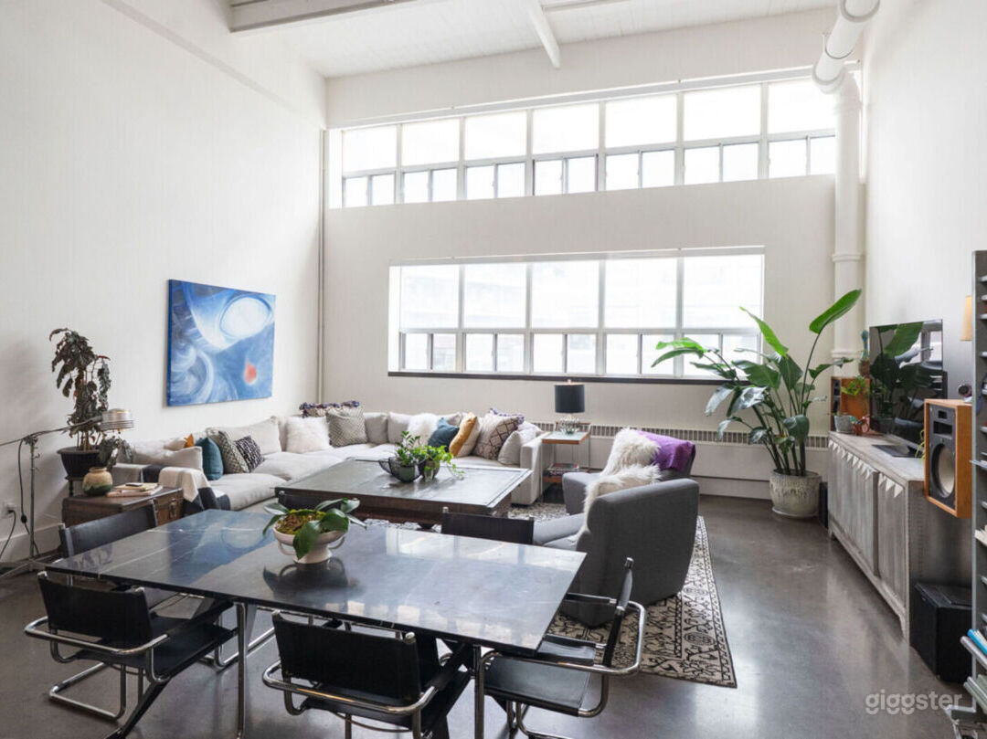 Modern hard loft with chefs kitchen Photo 3