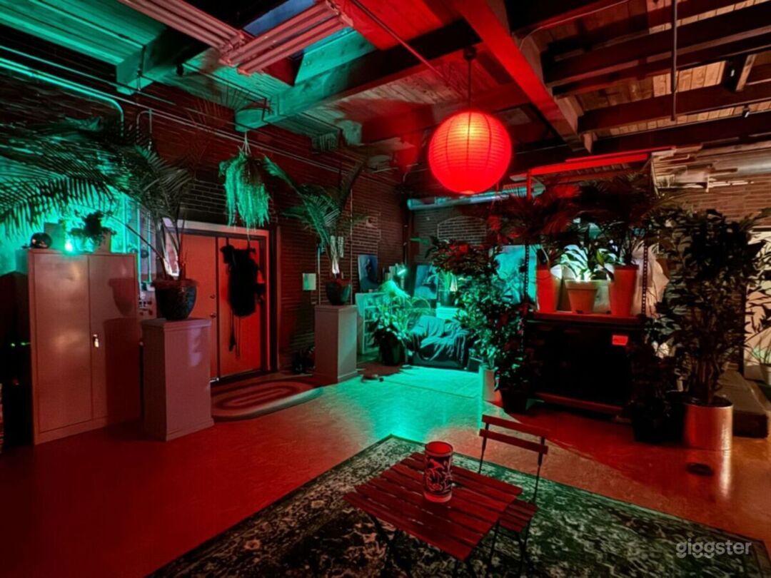 Horticulturally Infused Large Art Studio with Nine Skylights Photo 4