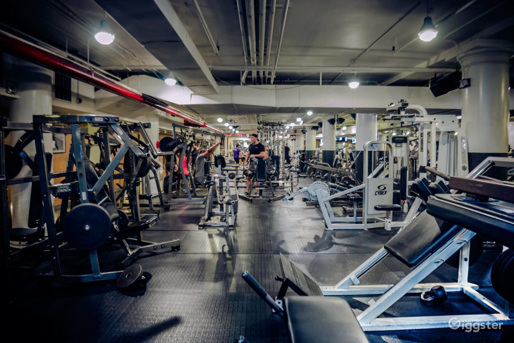 Retro Style Fitness Gym in 19th Street Rent this location on Giggster