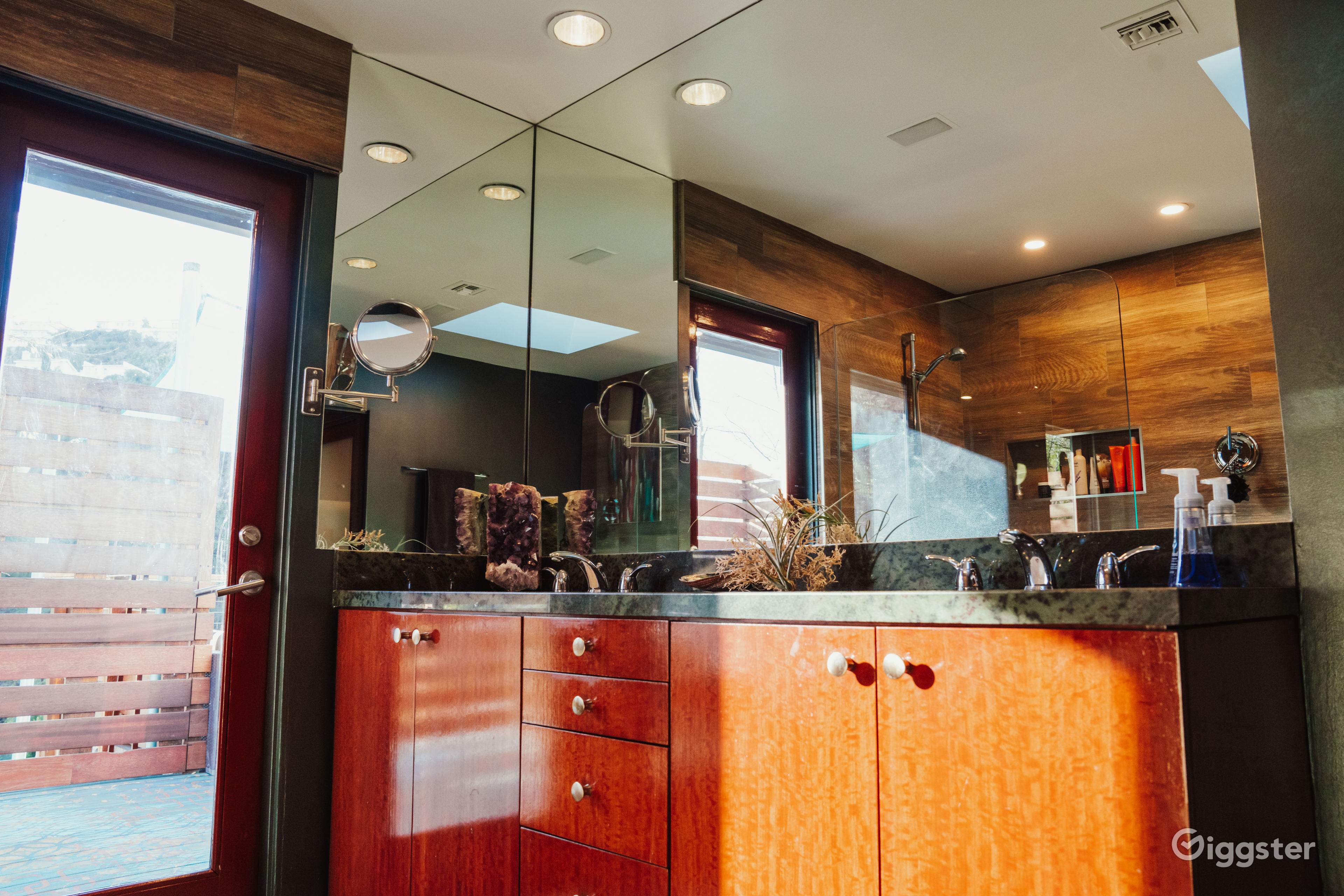 Green Hill House Rent this location on Giggster