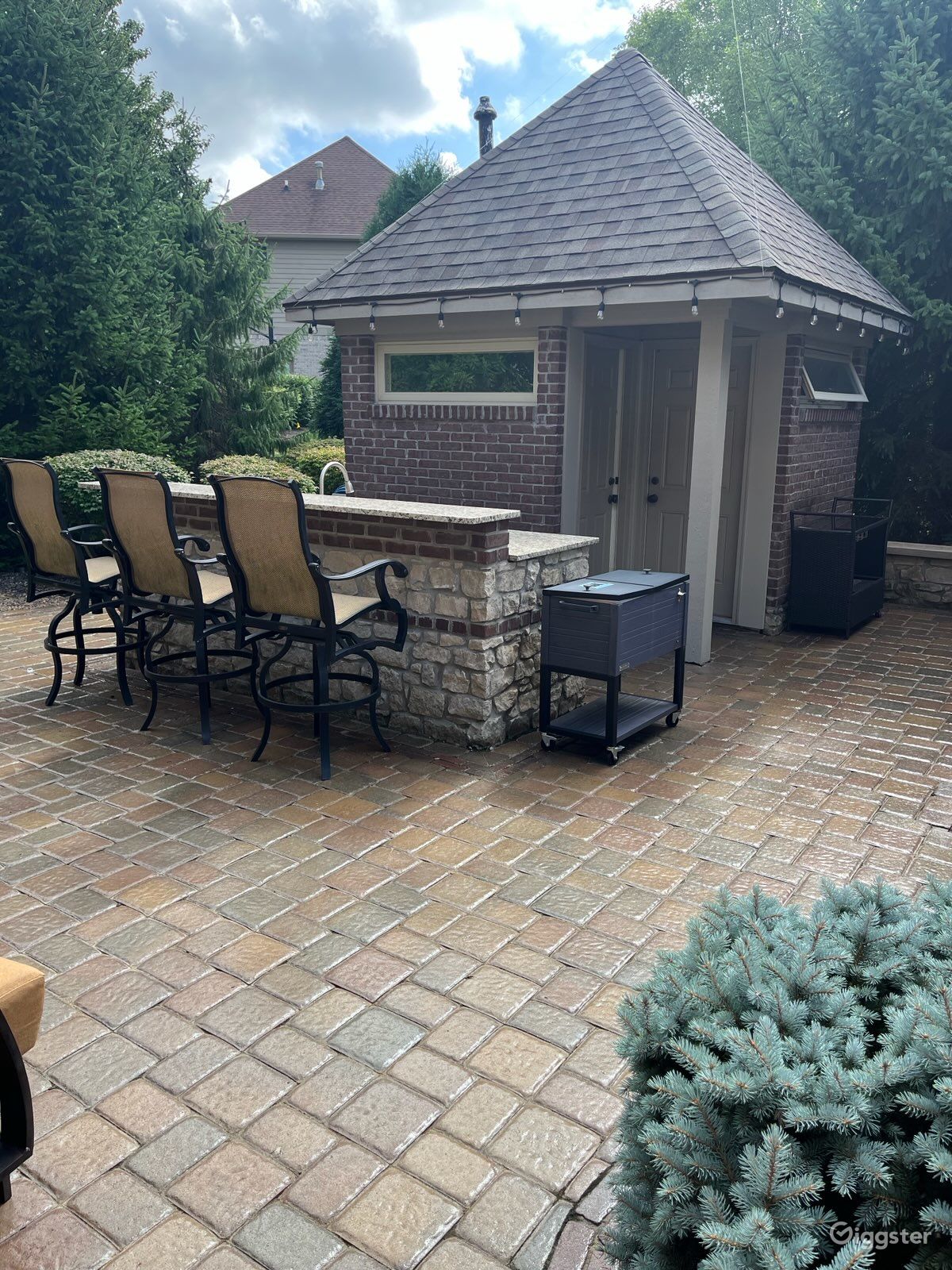 Ultimate Outdoor Oasis , Pool, Speakers,Pergola, Rent this location