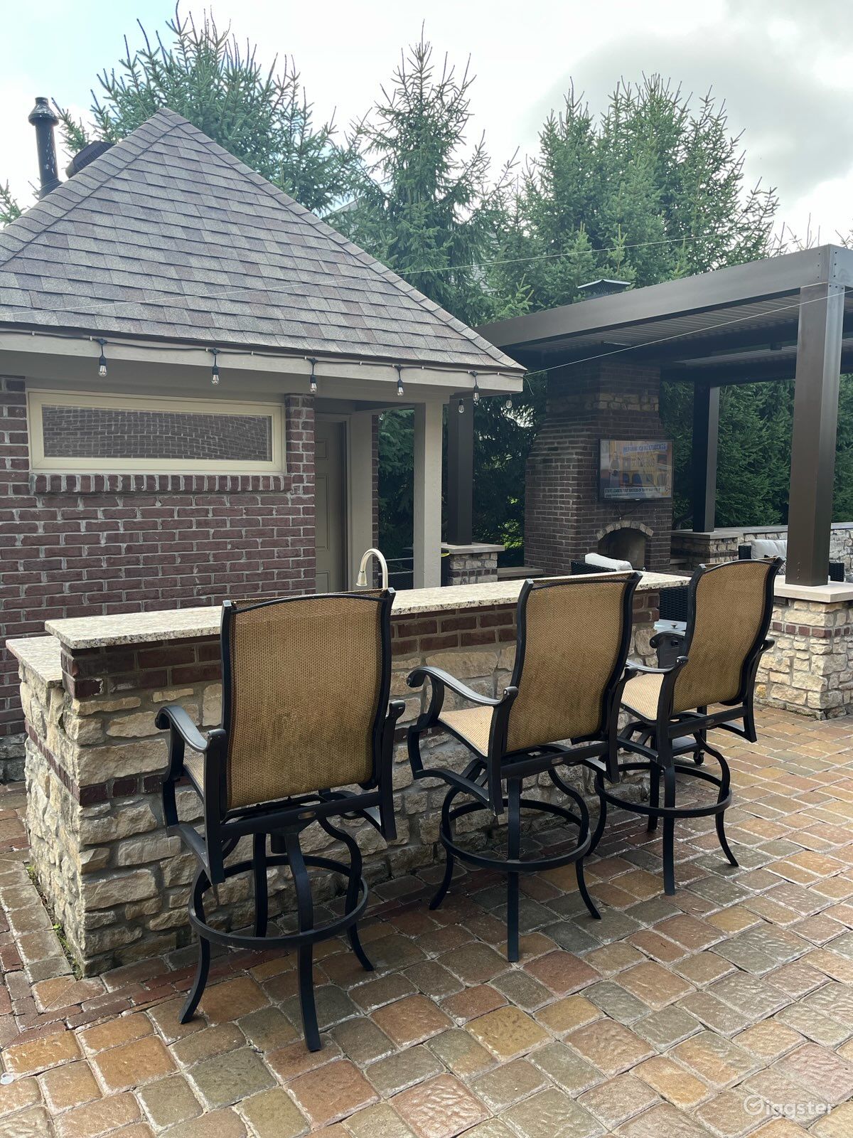 Ultimate Outdoor Oasis , Pool, Speakers,Pergola, Rent this location