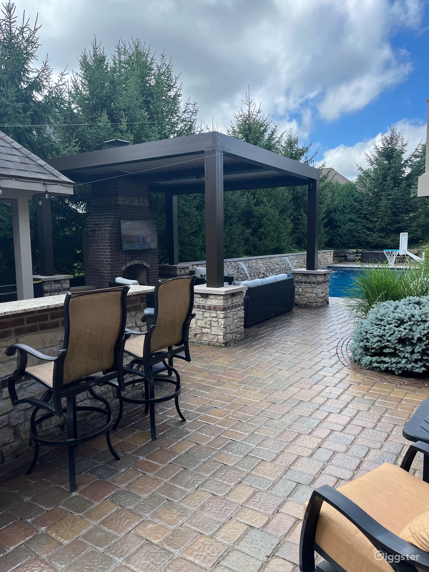 Ultimate Outdoor Oasis , Pool, Speakers,Pergola, Rent this location