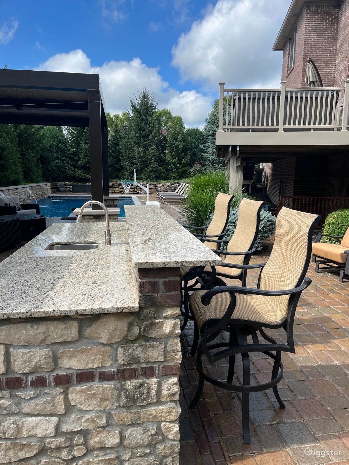 Ultimate Outdoor Oasis , Pool, Speakers,Pergola, Rent this location