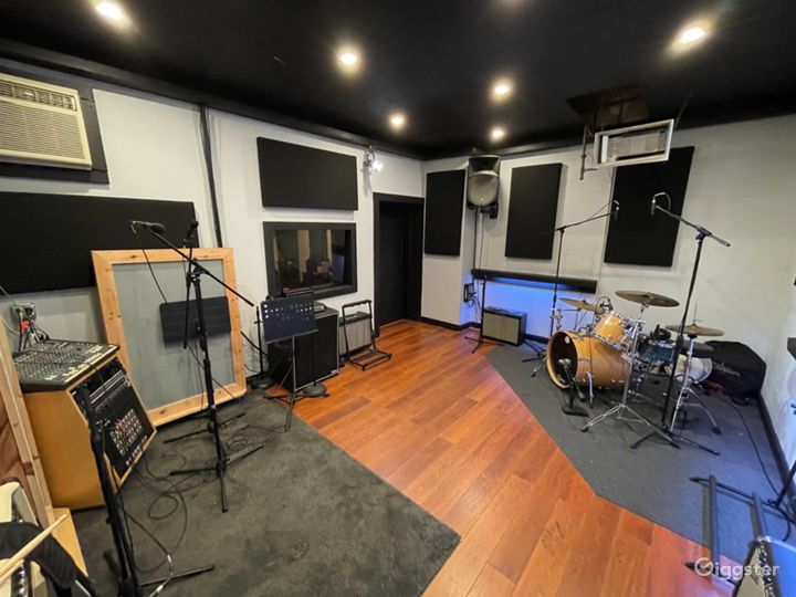 Recording Studio Rent this location on Giggster