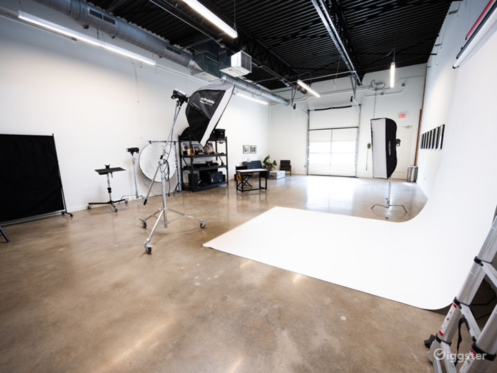 IDEAL PHOTOGRAPHY STUDIO Equipment Included Rent this location on Giggster