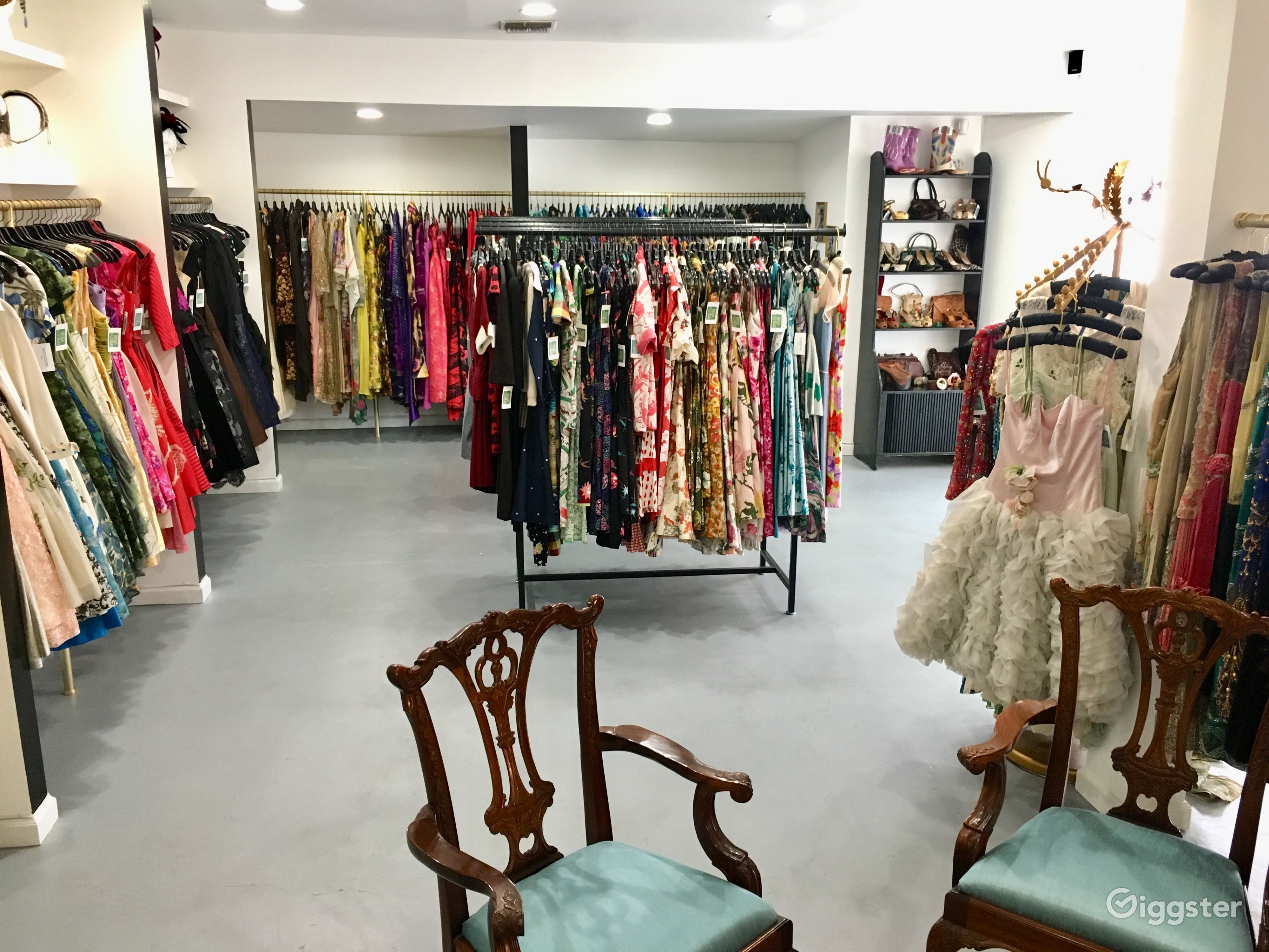 HighEnd Women's Vintage Boutique Rent this location on Giggster