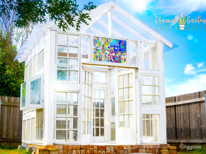North Austin Greenhouse with Lots of Windows for Natural Light
