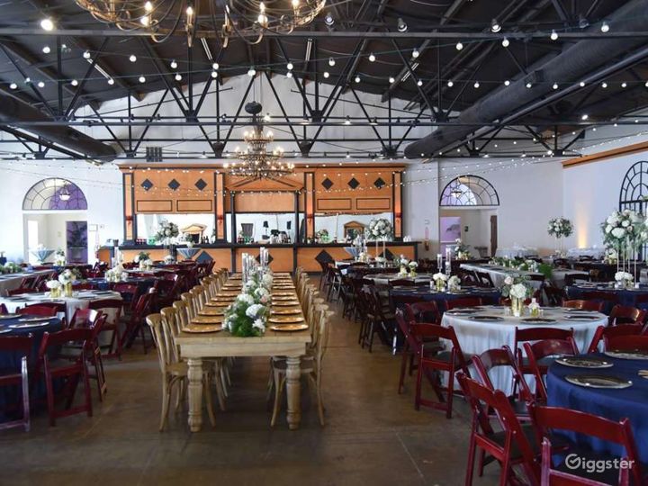 A very spacious venue in Louisville with built in bar, stage and access