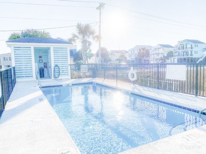 Rare Waterfront / Beach Access / Waterfront Pool / 4 Private Ensuite